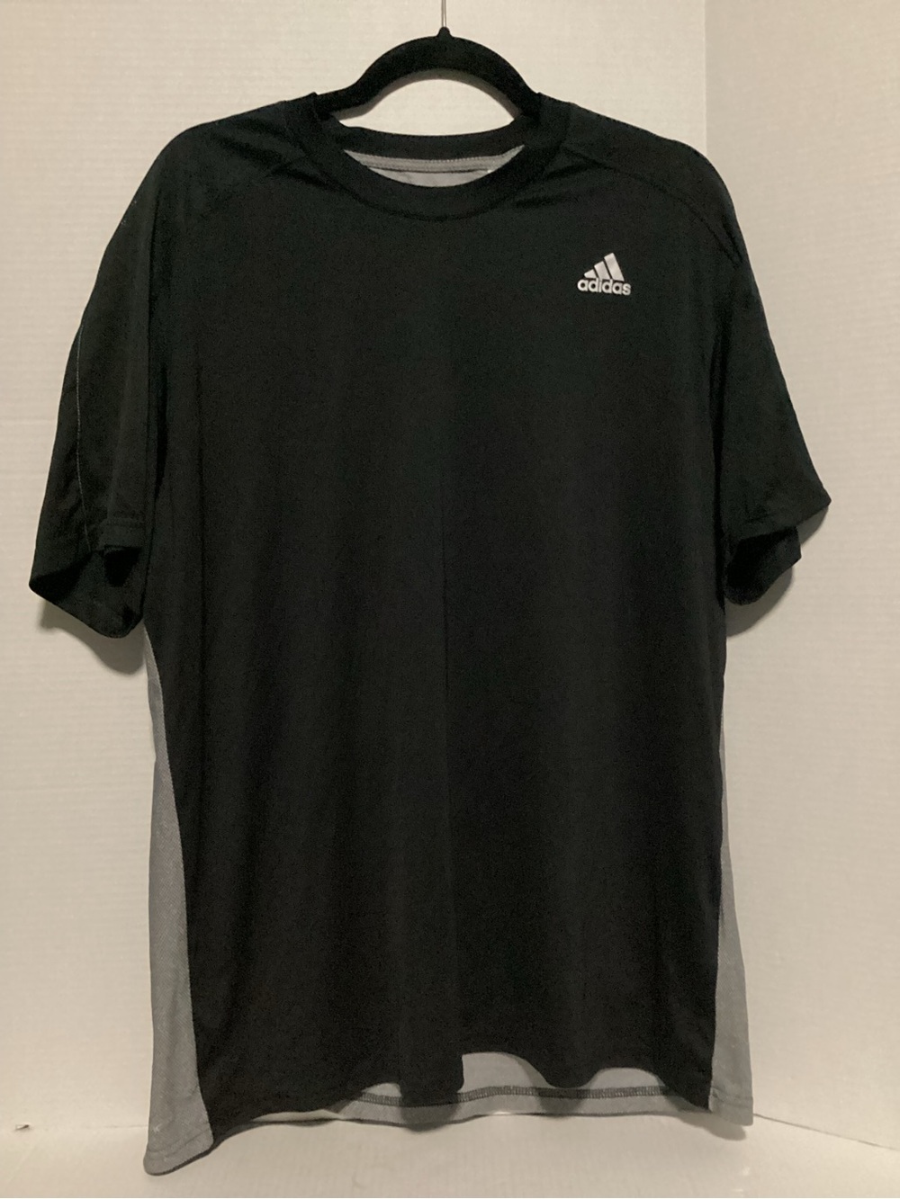 adidas Black Short-Sleeve Athletic Tee with Gray Side Panels XL